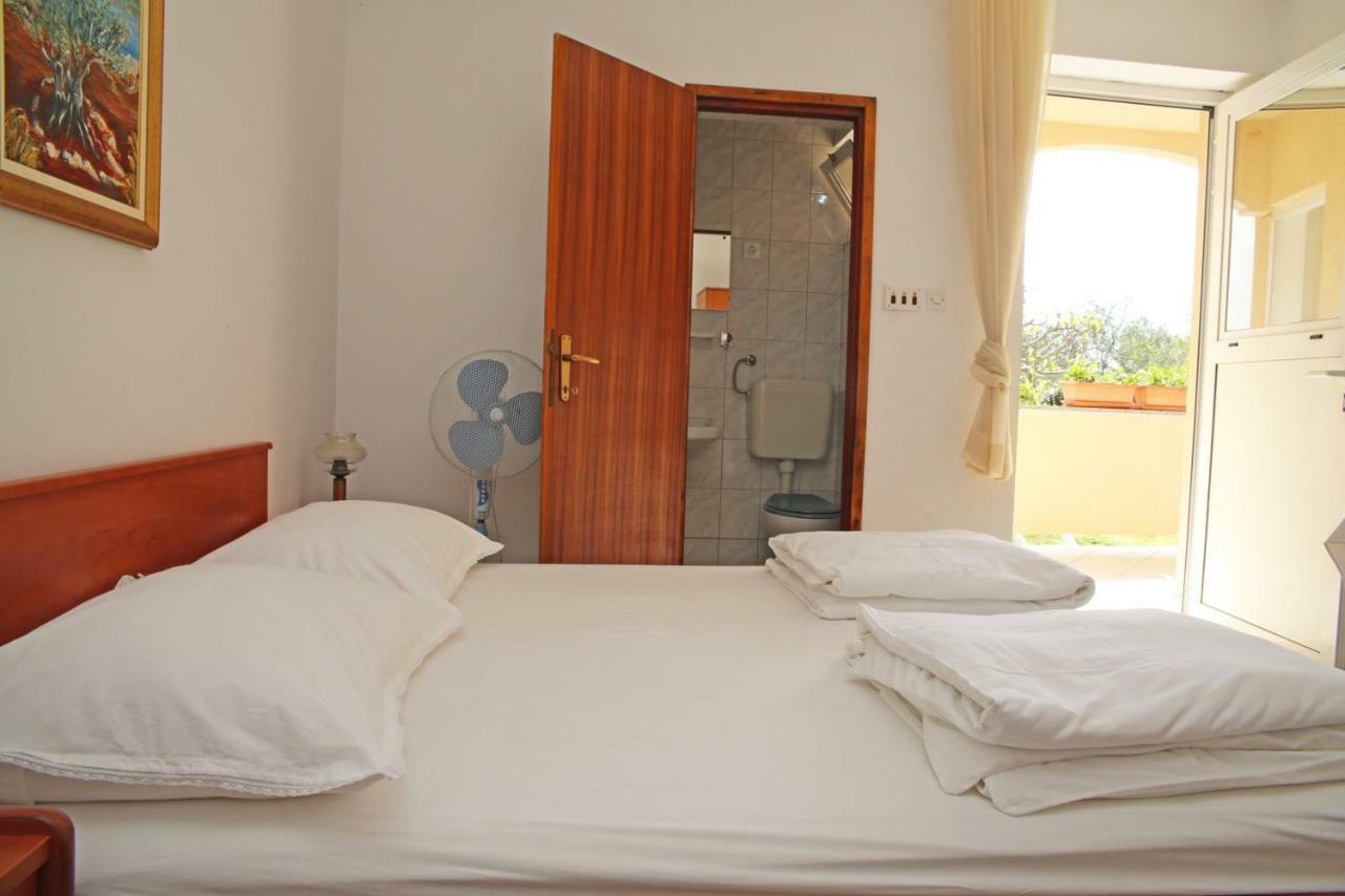 Apartments Fjaka Sveti Filip i Jakov Extérieur photo