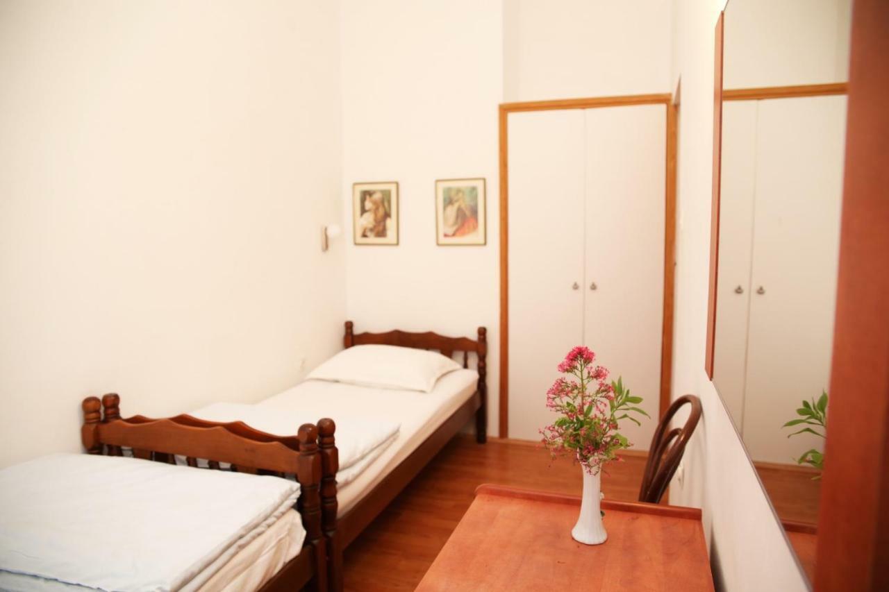Apartments Fjaka Sveti Filip i Jakov Extérieur photo