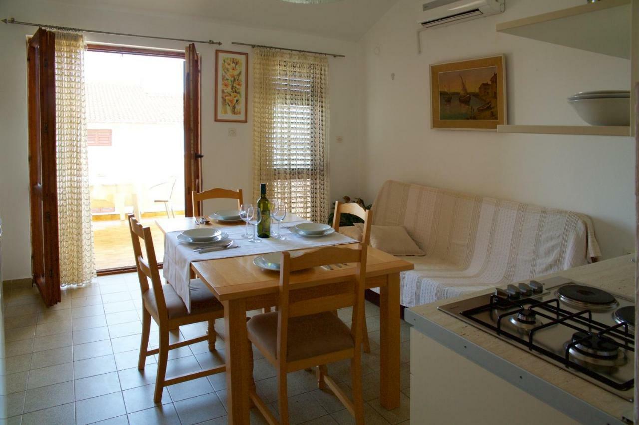 Apartments Fjaka Sveti Filip i Jakov Extérieur photo
