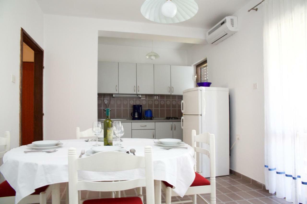 Apartments Fjaka Sveti Filip i Jakov Extérieur photo