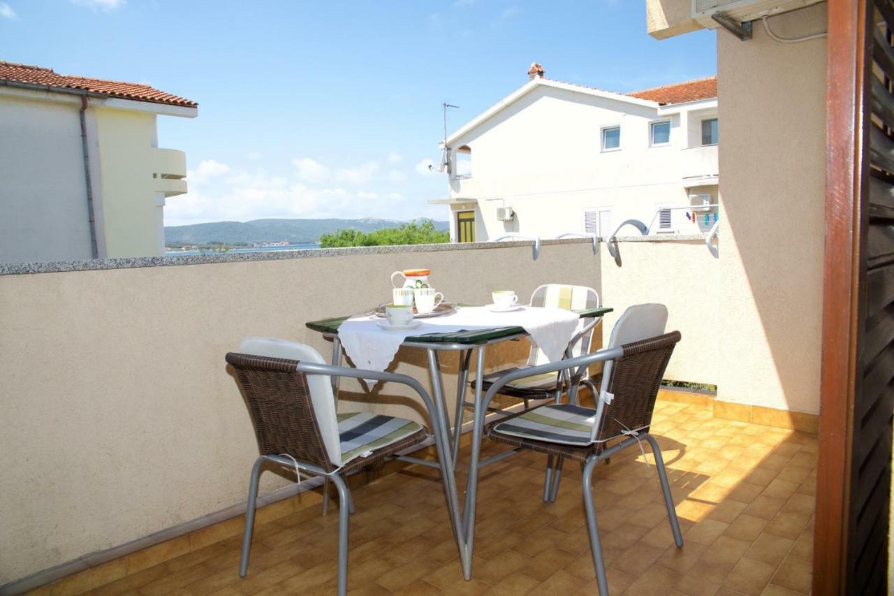 Apartments Fjaka Sveti Filip i Jakov Extérieur photo