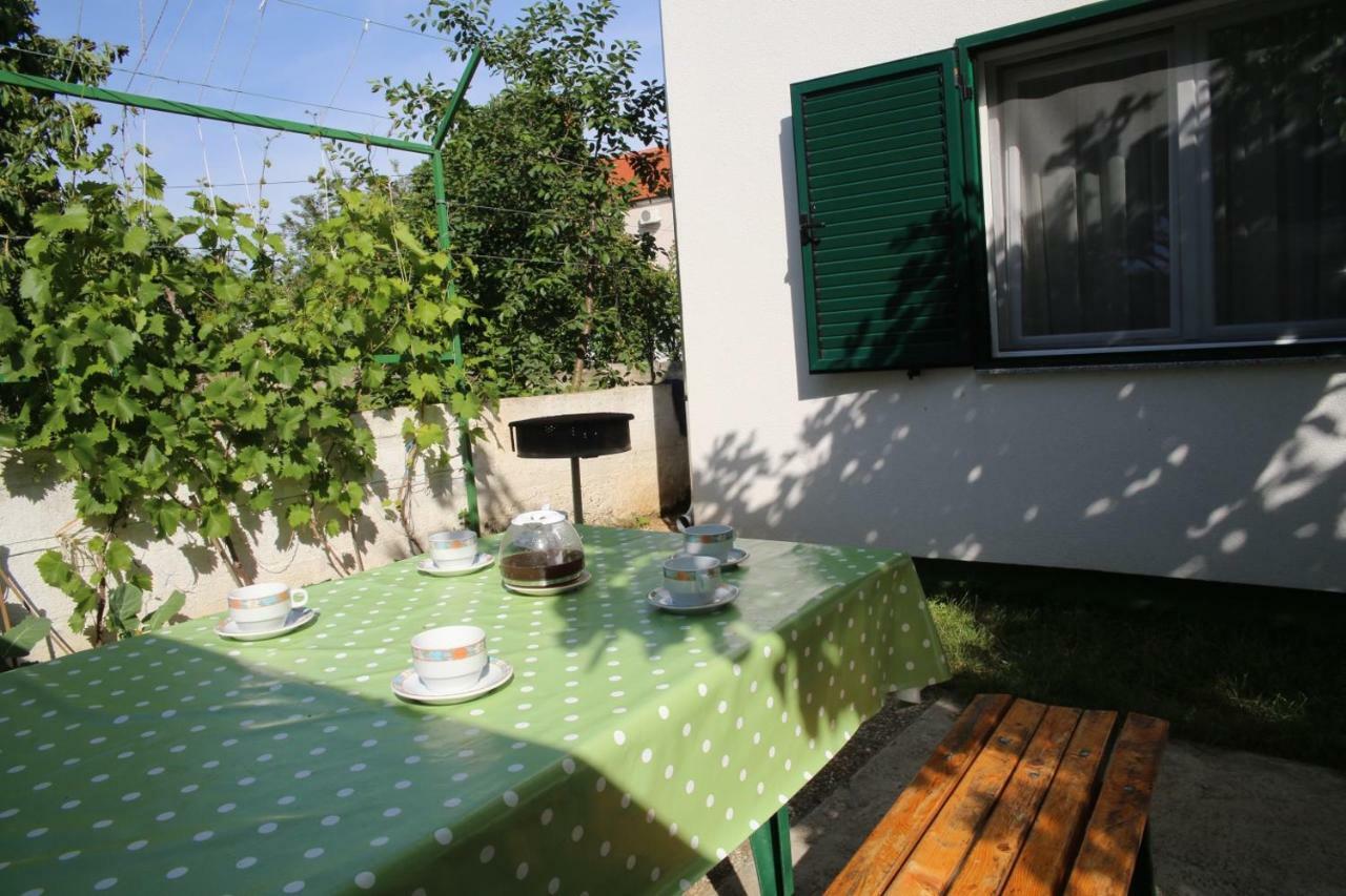Apartments Fjaka Sveti Filip i Jakov Extérieur photo