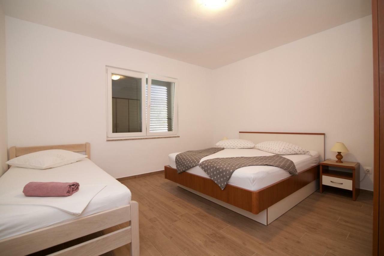 Apartments Fjaka Sveti Filip i Jakov Extérieur photo