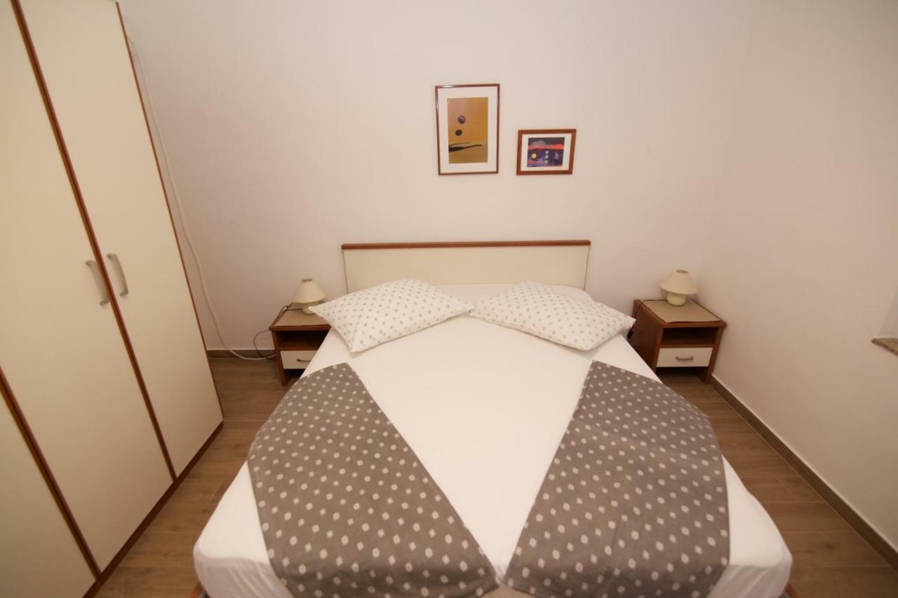 Apartments Fjaka Sveti Filip i Jakov Extérieur photo