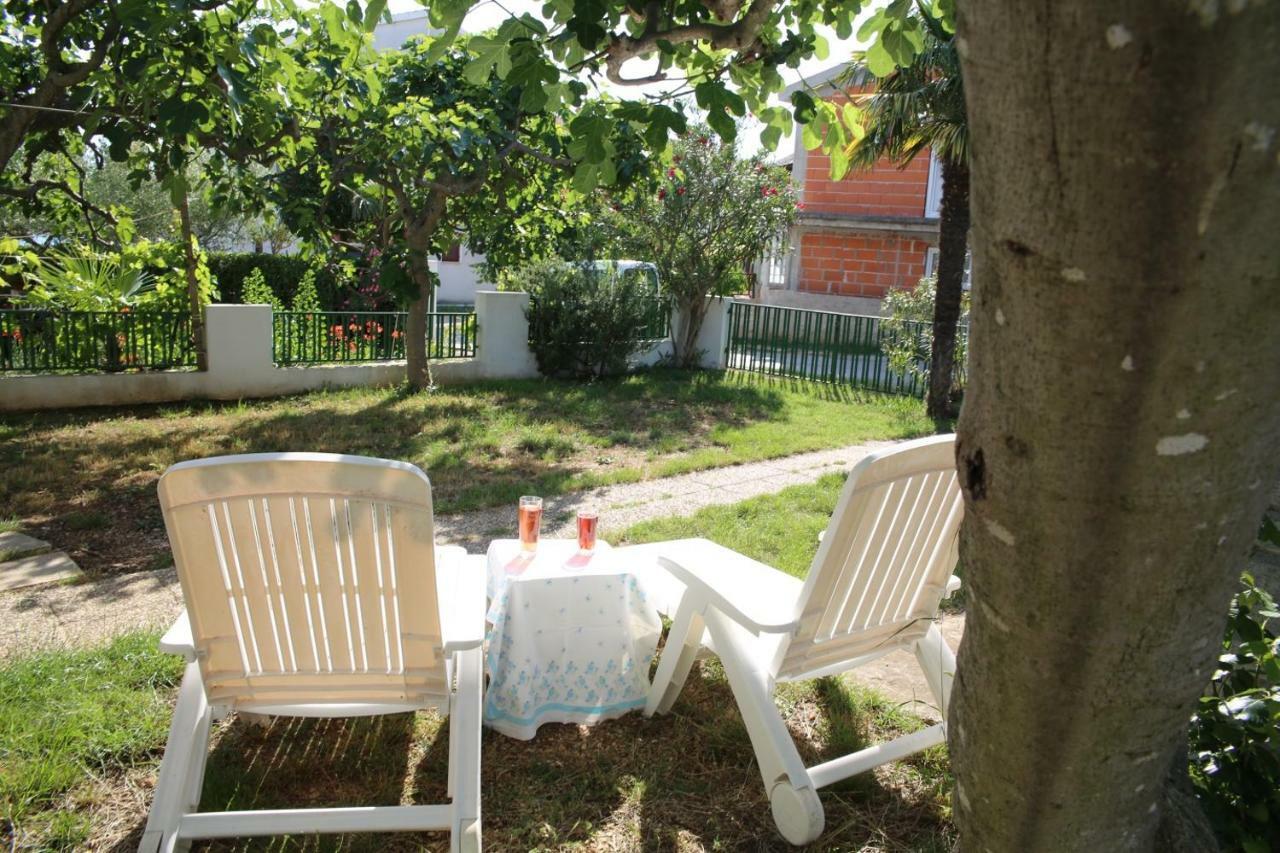 Apartments Fjaka Sveti Filip i Jakov Extérieur photo