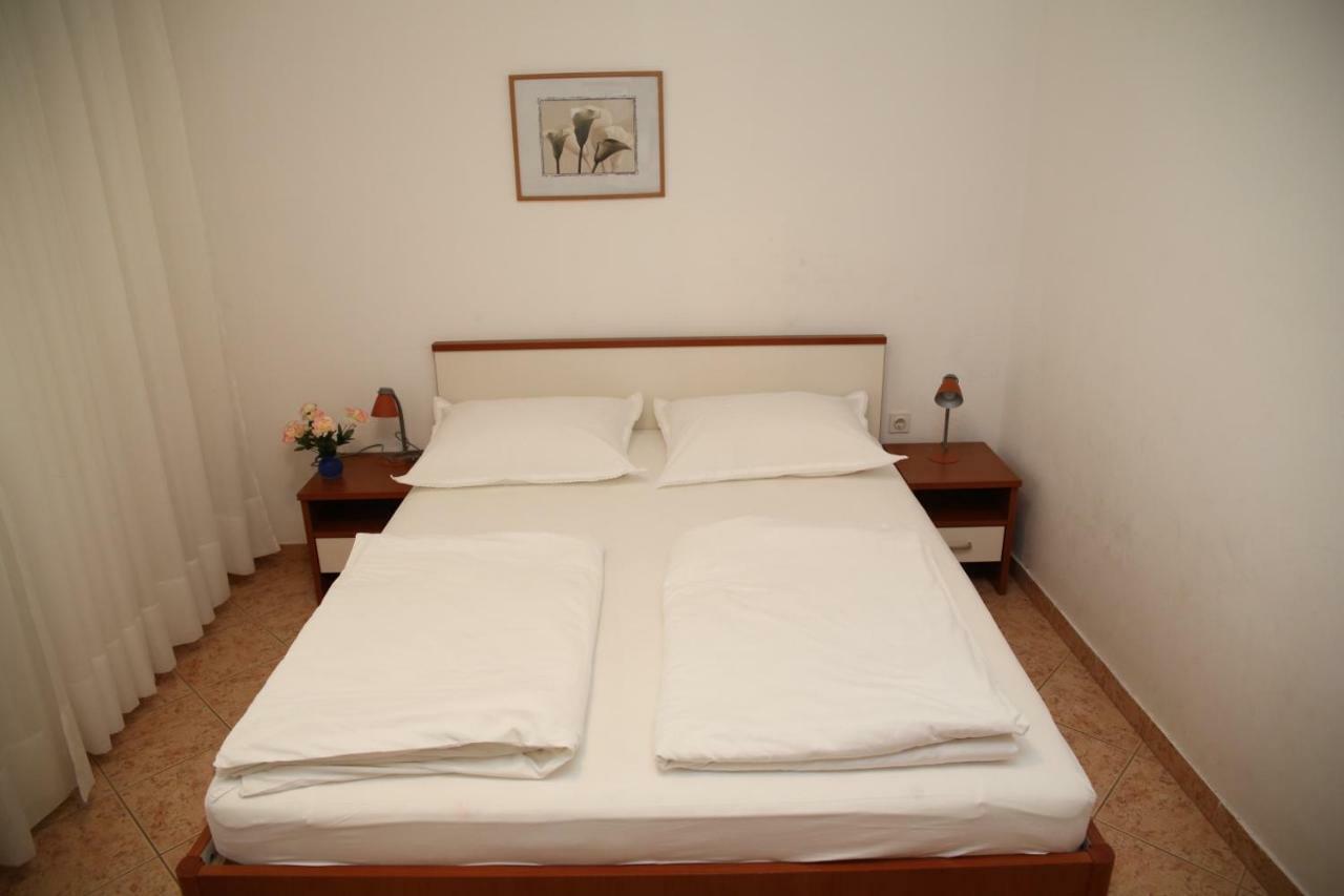 Apartments Fjaka Sveti Filip i Jakov Extérieur photo