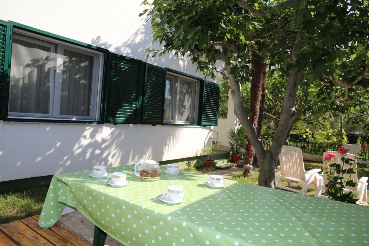 Apartments Fjaka Sveti Filip i Jakov Extérieur photo