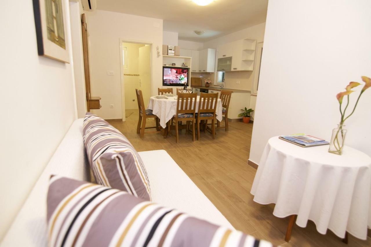 Apartments Fjaka Sveti Filip i Jakov Extérieur photo
